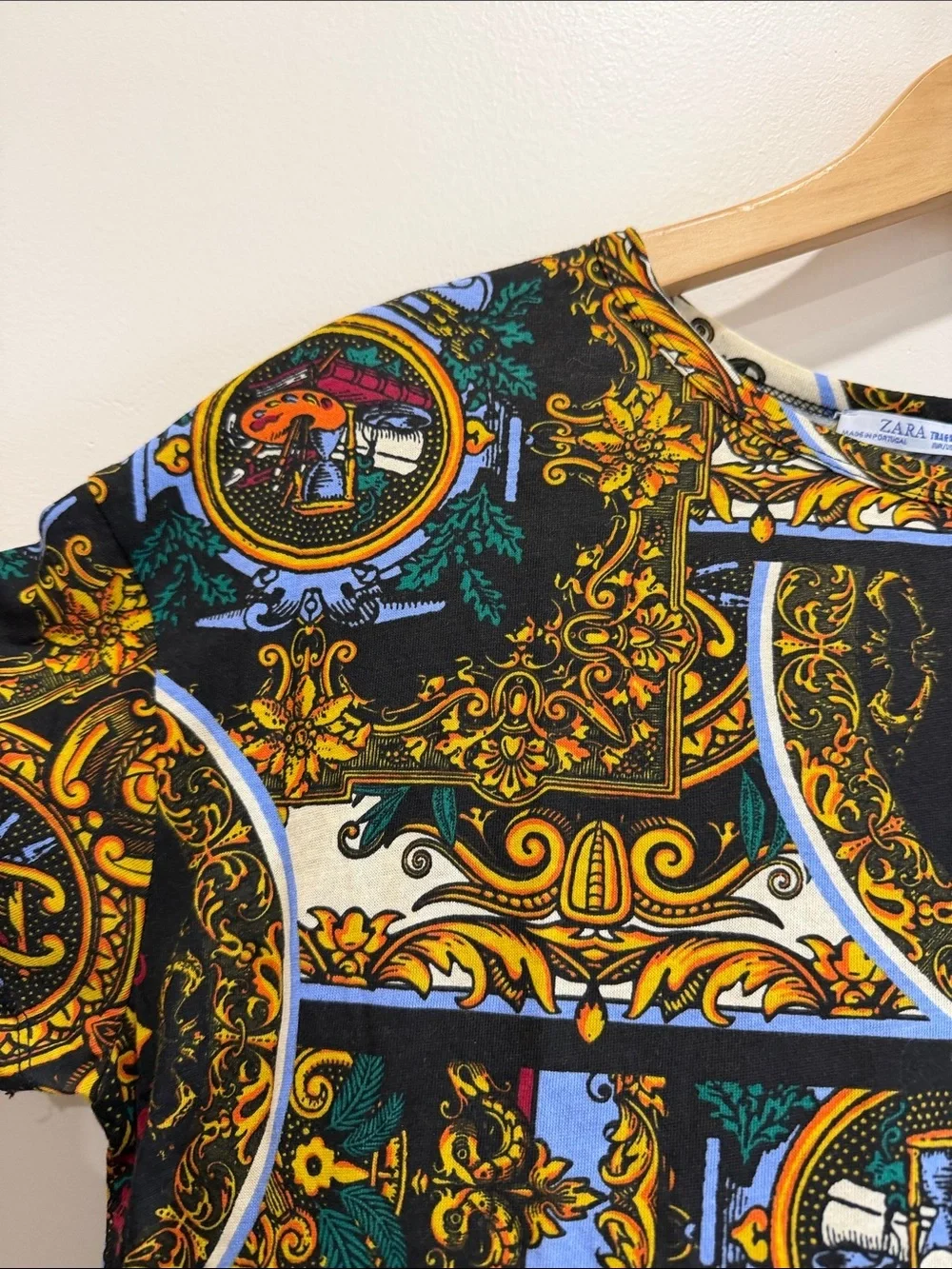 NWOT Zara Trafaluc Baroque Print Short Sleeve Tee in Black and Gold - Picture 7 of 10